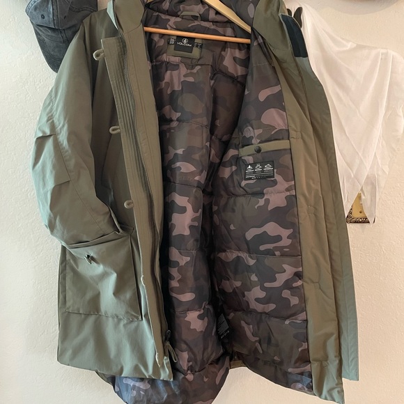 Army Green Snow Jacket ✨Volcom✨ - Picture 2 of 3